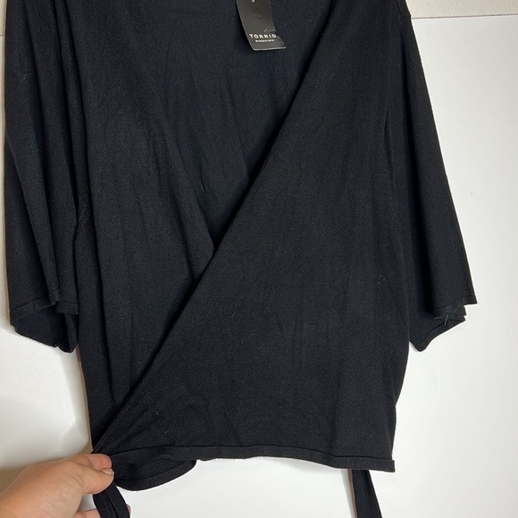 NWT Torrid Solid Black Wrap Short Elbow Wide Sleeve Top - Picture 4 of 8